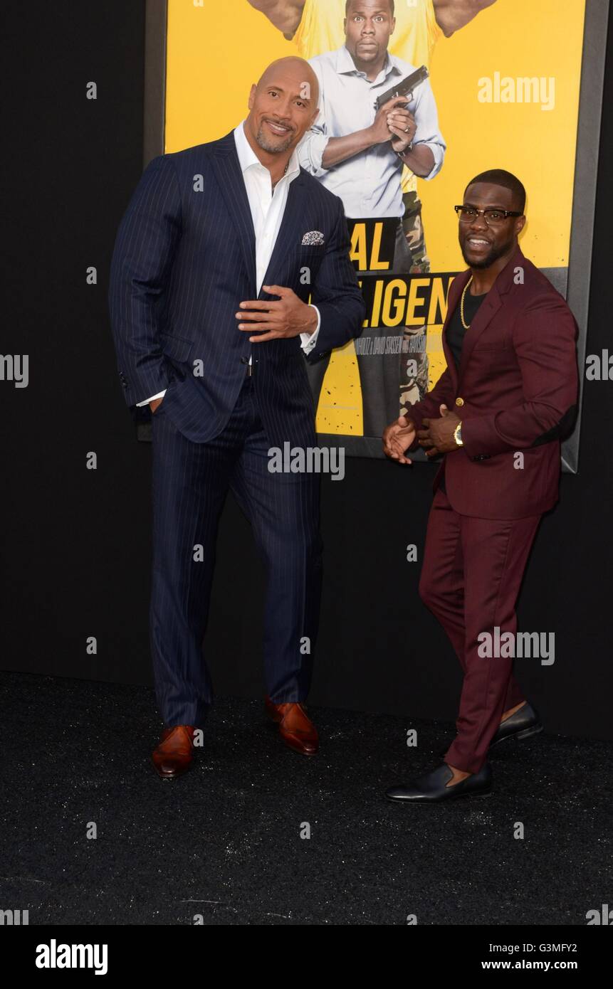 Bob Magnum-DWAYNE JOHNSON, Calvin Joyner-KEVIN HART in New Line Cinema's  and Universal Pictures' action comedy CENTRAL INTELLIGENCE, a Warner  Bros. Pictures release. Poster Stock Photo - Alamy