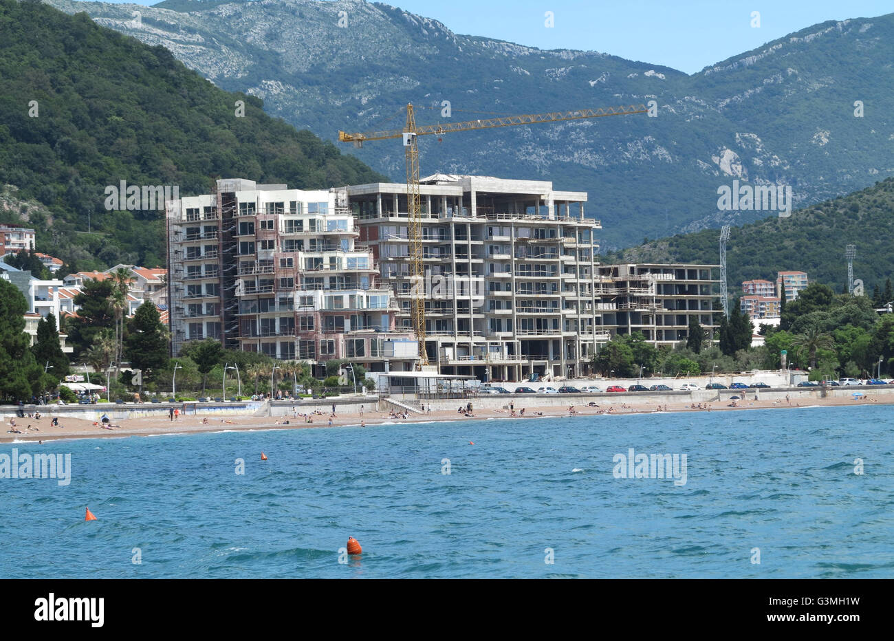 Petrovac, Montenegro. 25th May, 2016. The shell construction of the Rivijera Crystal Hotel at the beach of Petrovac, Montenegro, 25 May 2016. It spoilt the landscape of the area for two years and its future remains uncertain. Photo: THOMAS BREY/dpa/Alamy Live News Stock Photo