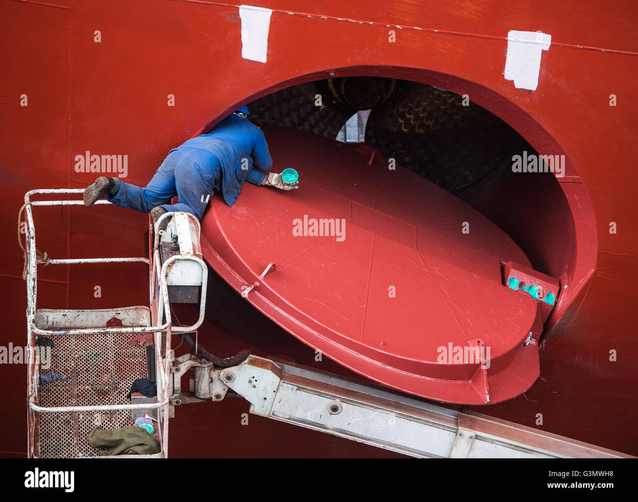 Hamburg, Germany. 14th June, 2016. A man working on the bow thruster of the 'Queen Mary 2' in the dry dock of Blohm + Voss in Hamburg, Germany, 14 June 2016. After modernisation works in the dockyard, the cruise ship will sail again on 17 June 2016. PHOTO: LUKAS SCHULZE/dpa/Alamy Live News Stock Photo
