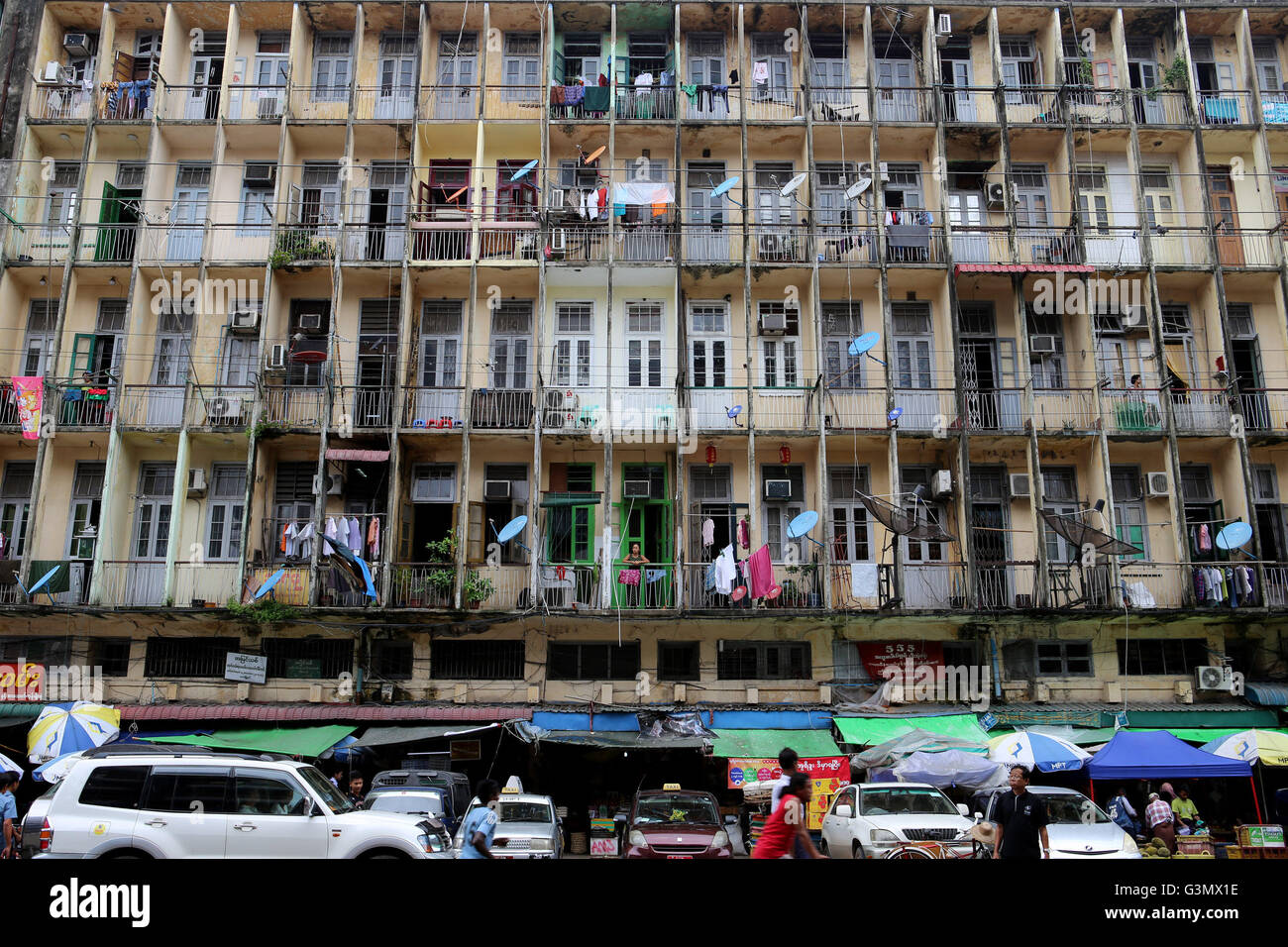 Yangon. 14th June, 2016. Photo taken on June 14, 2016 shows a scene of