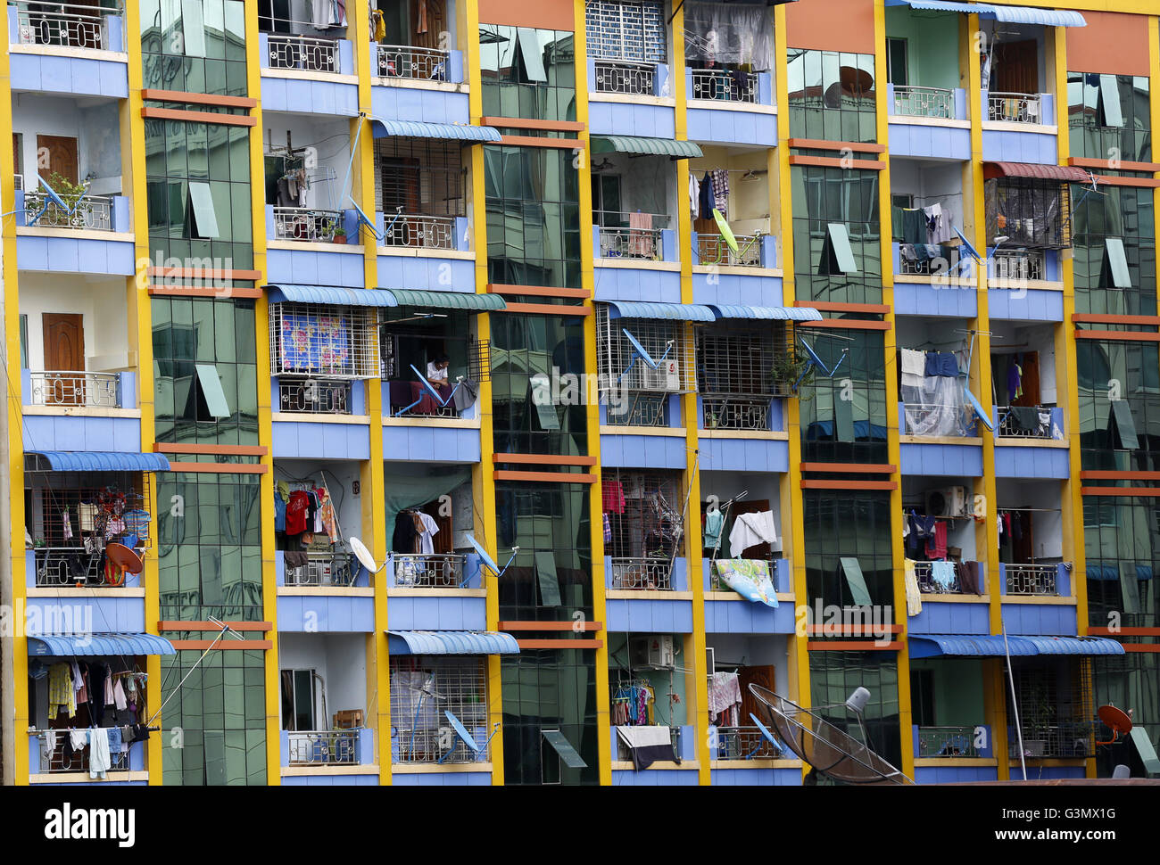 Yangon. 14th June, 2016. Photo taken on June 14, 2016 shows a scene of