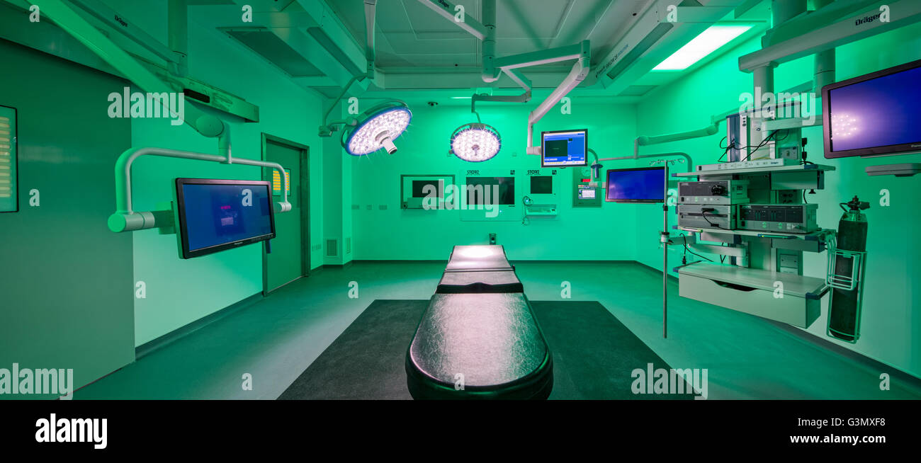 Operating theatre at Queen Elizabeth Hospital in Kings Lynn Stock Photo Alamy