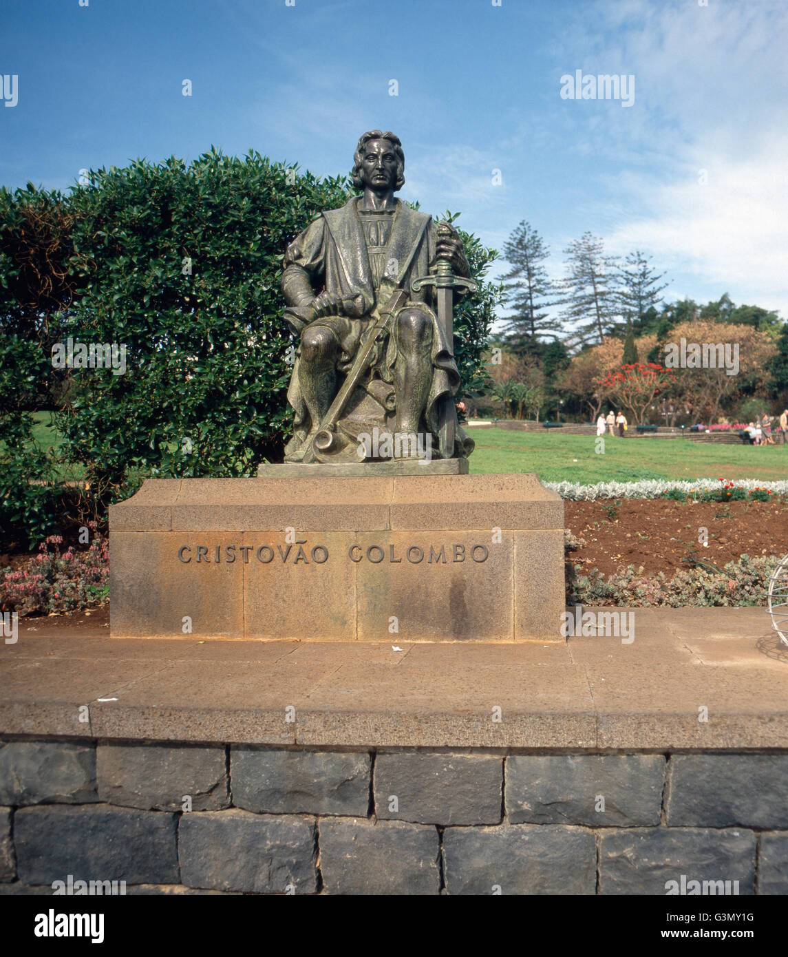 Das Columbus Denkmal im Santa Catarina Park von Funchal, Madeira, Portugal 1980. The Columbus monument in the park of Santa Catarina in Funchal, Madeira, Portugal 1980. Stock Photo