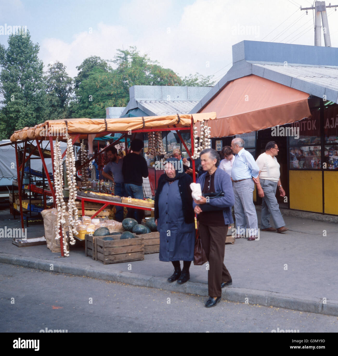 Markttag im Kurort Hévíz, Ungarn 1984. Market day in the health resort Hévíza; Ungarn 1984. Stock Photo