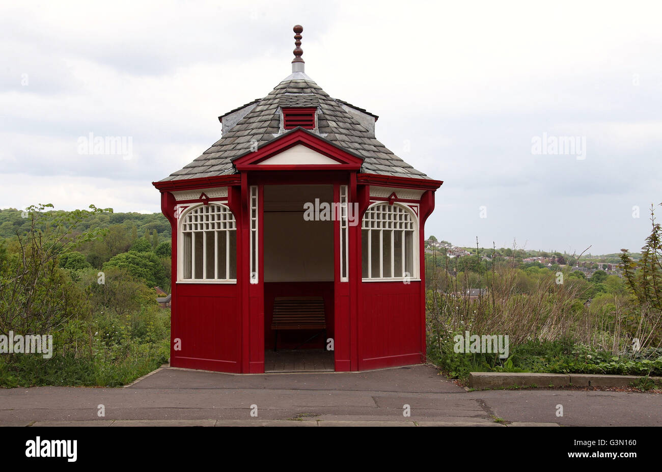 Victorian Tram Shelter in the Edgerton district of Huddersfield Stock Photo