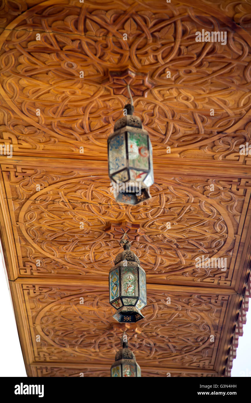 Hanging from the ceiling hires stock photography and images Alamy