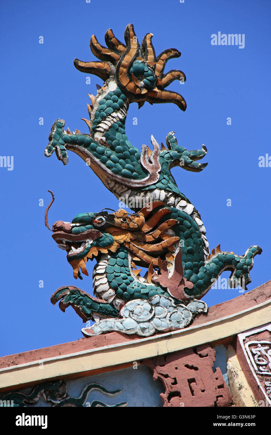 A ceramic shard dragon on the roof of the Nhi Phu temple in Saigon (Vietnam  Stock Photo - Alamy