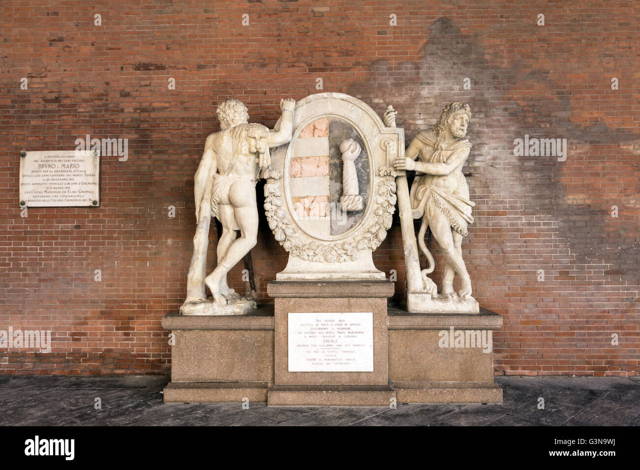 Statue hercules cremona hi-res stock photography and images - Alamy