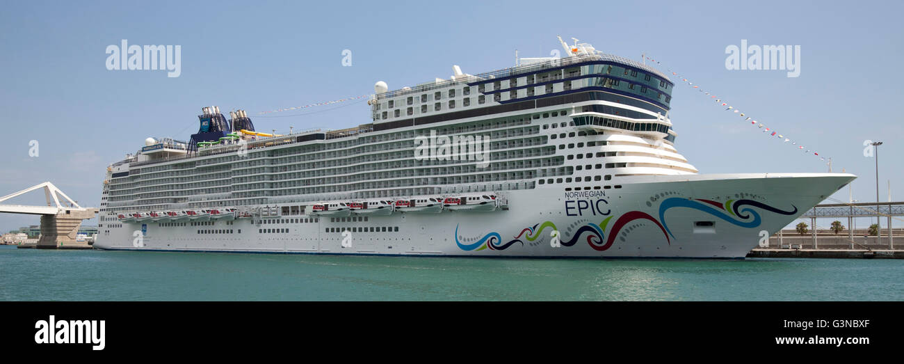 Cruise ship, Norwegian Epic from the Norwegian Cruise Line in Port Vell, Barcelona, Catalonia, Spain, Europe Stock Photo