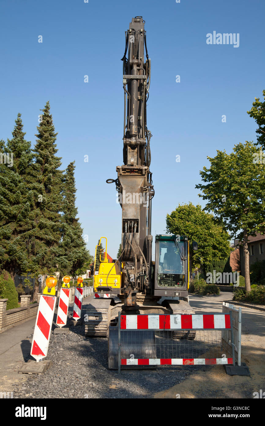 Excavator for road construction work, renewal of the sewerage system, Koenigstrasse, Kamen, Ruhr Area, North Rhine-Westphalia Stock Photo