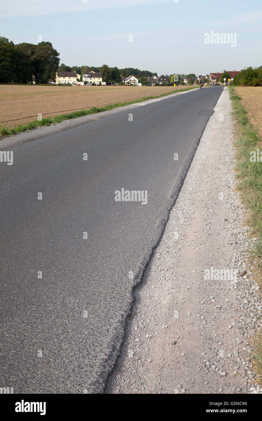 A road with an unpaved shoulder, Dortmund, Ruhr area, North  Rhine-Westphalia, PublicGround Stock Photo - Alamy