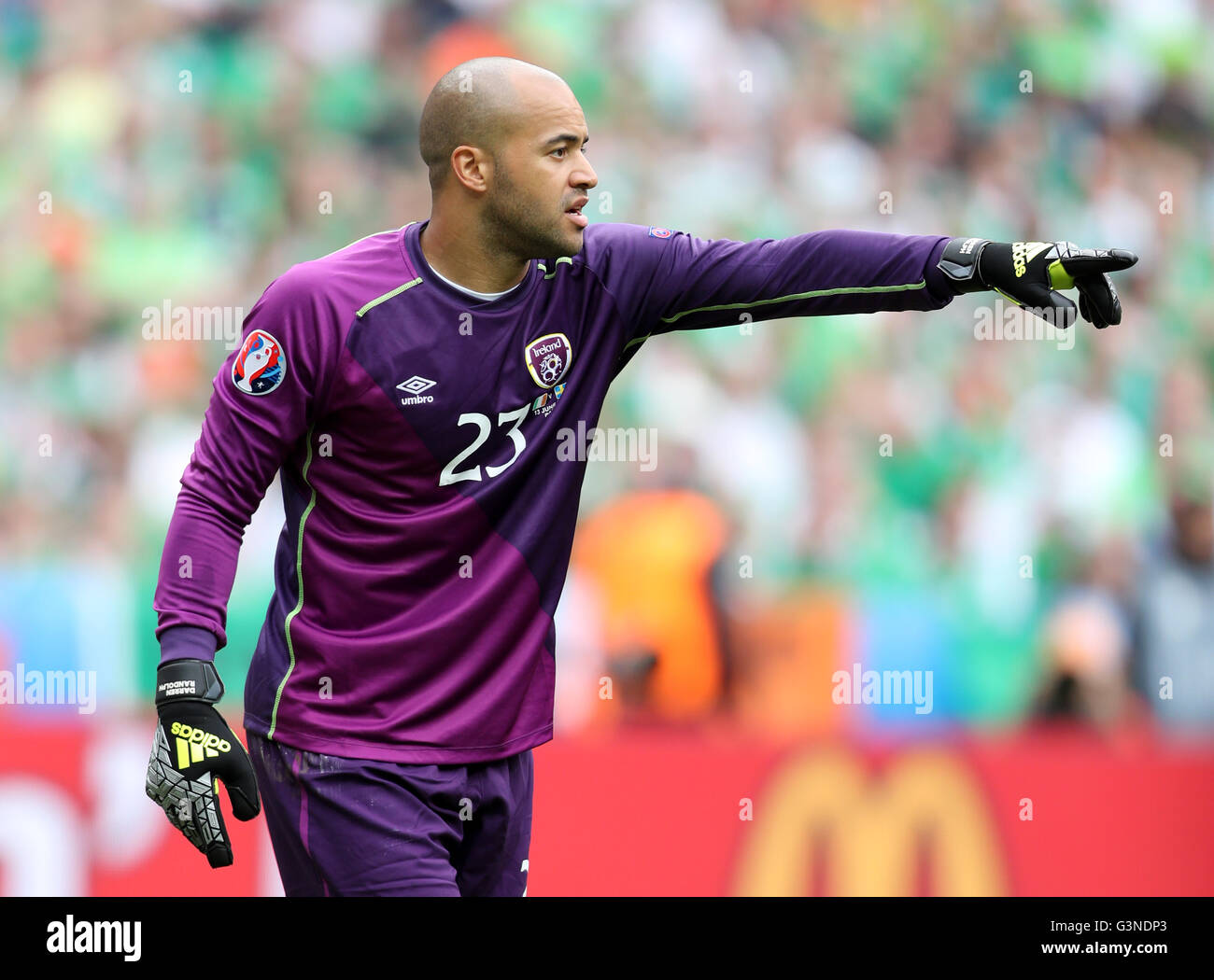 Republic Of Ireland Goalkeeper Darren Randolph During The Uefa Euro 16 Group E Match At The Stade De France Paris Press Association Photo Picture Date Monday June 13 16 See Pa Story