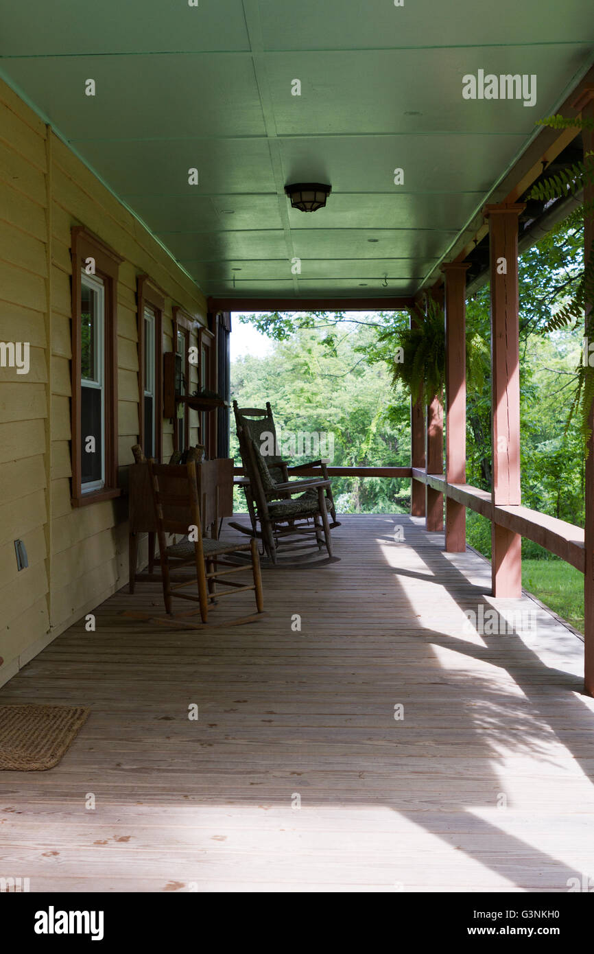 Southern front porch Stock Photo - Alamy