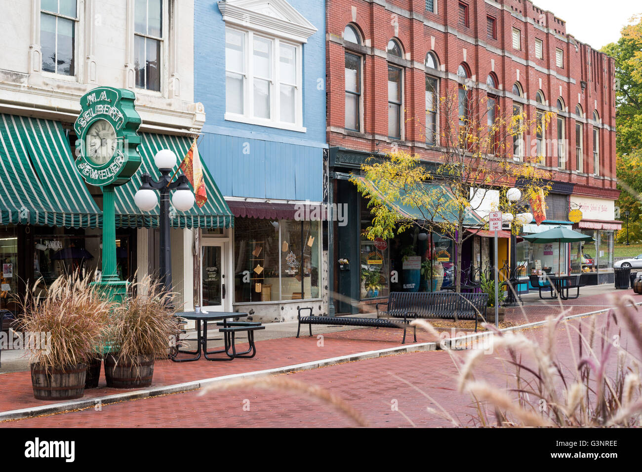 Street scene with old historic buildings and storefronts in downtown Frankfort, Kentucky, USA Stock Photo