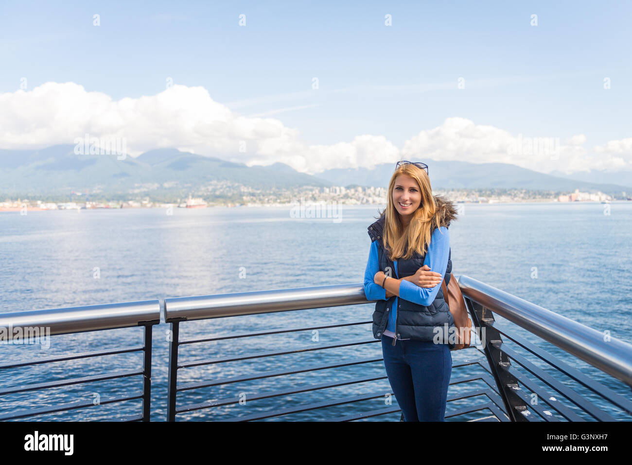 Back view beautiful teen girl hi-res stock photography and images - Alamy