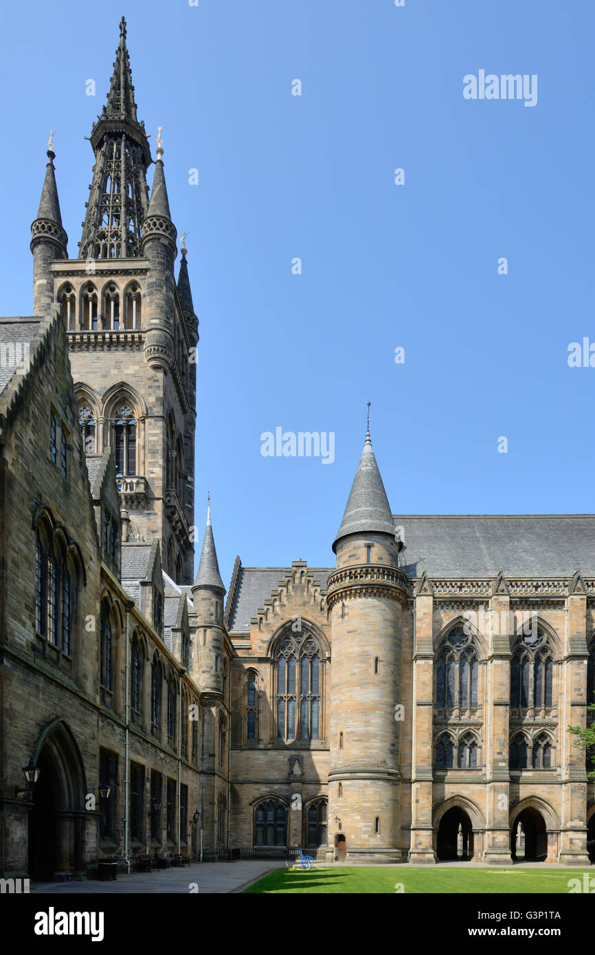 Glasgow University east quadrangle and the Gilbert Scott building, Glasgow, Scotland, UK Stock Photo
