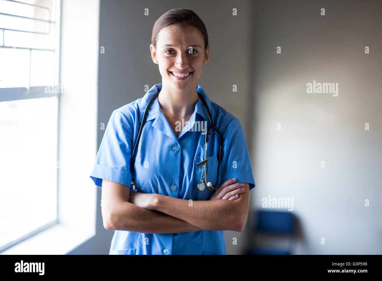 Doctor portrait arms crossed hi-res stock photography and images - Alamy