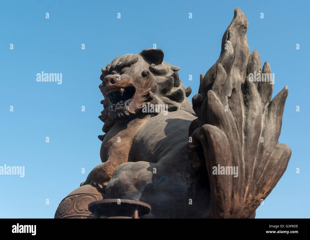 Lion incense burner statue, Zenkoji (Zenkoji) Temple, Nagano, Japan Stock Photo Alamy