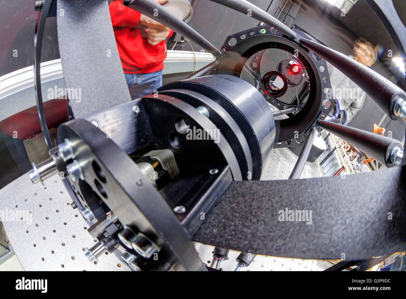 Testing small RitcheyChretien telescope with laser collimator on