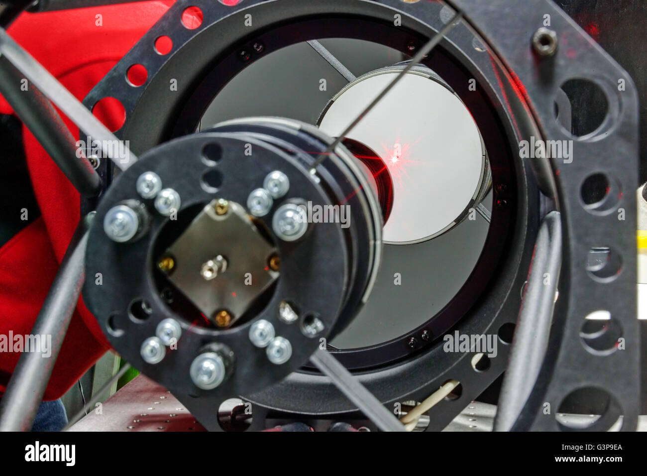 Testing small RitcheyChretien telescope with laser collimator on