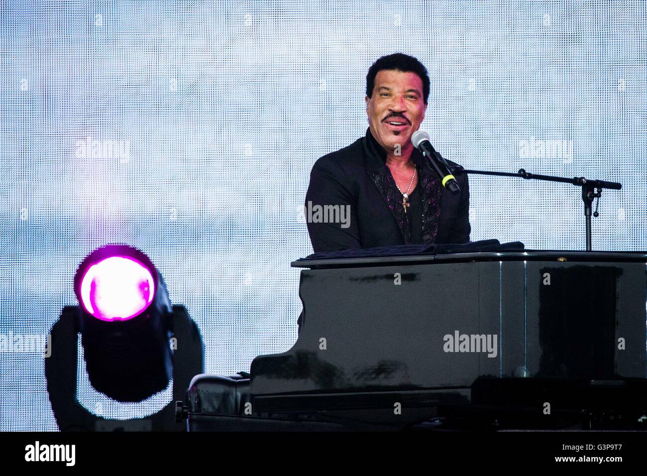 Landgraaf, Netherlands 12th june 2016  Lionel Richie performs live at Pinkpop Festival 2016 © Roberto Finizio/ Alamy Live News Stock Photo