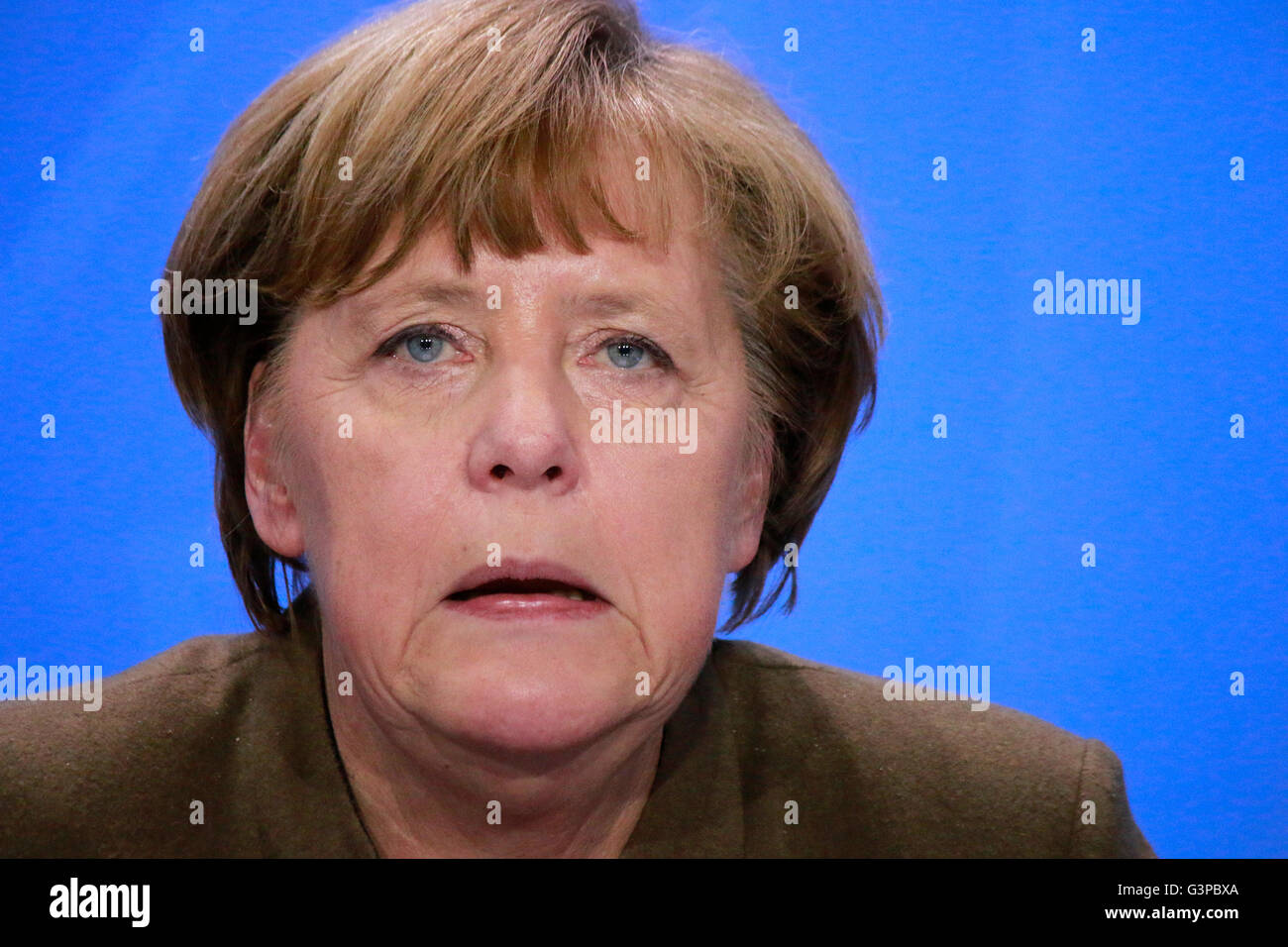 BKin Angela Merkel - Pressekonferenz nach Treffen der dt. Bundeskanzlerin mit den Ministerpraesidenten der Bundeslaender, Bundes Stock Photo