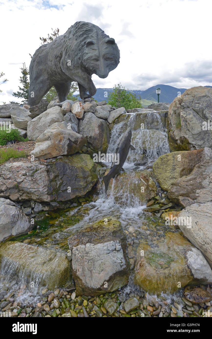 USA; Salmon; Idaho; Grizzly Bear; Statue; Waterfall; Water fall; falls; Fountain; Scenic