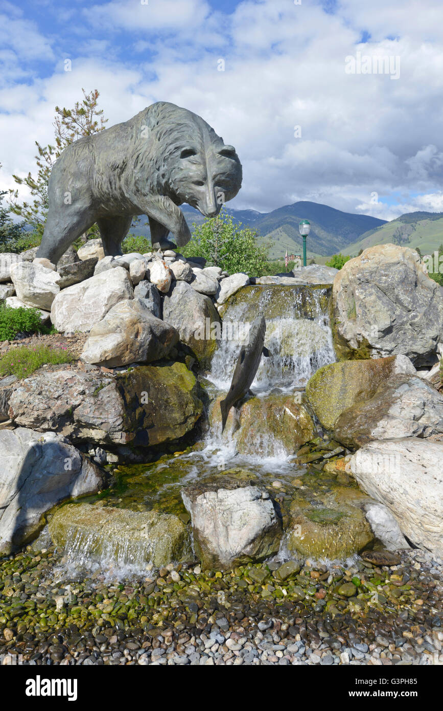 USA; Salmon; Idaho; Grizzly Bear; Statue; Waterfall; Water fall; falls