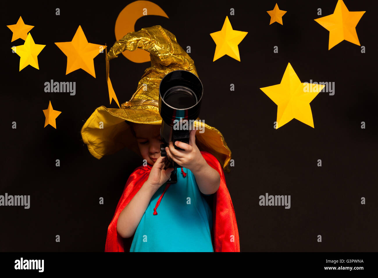 Little child looking through a telescope Stock Photo - Alamy