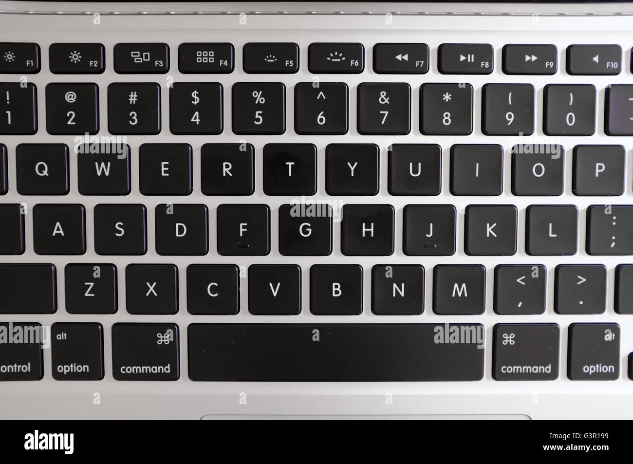 The letter on a MacBook Pro keyboard Stock Photo - Alamy