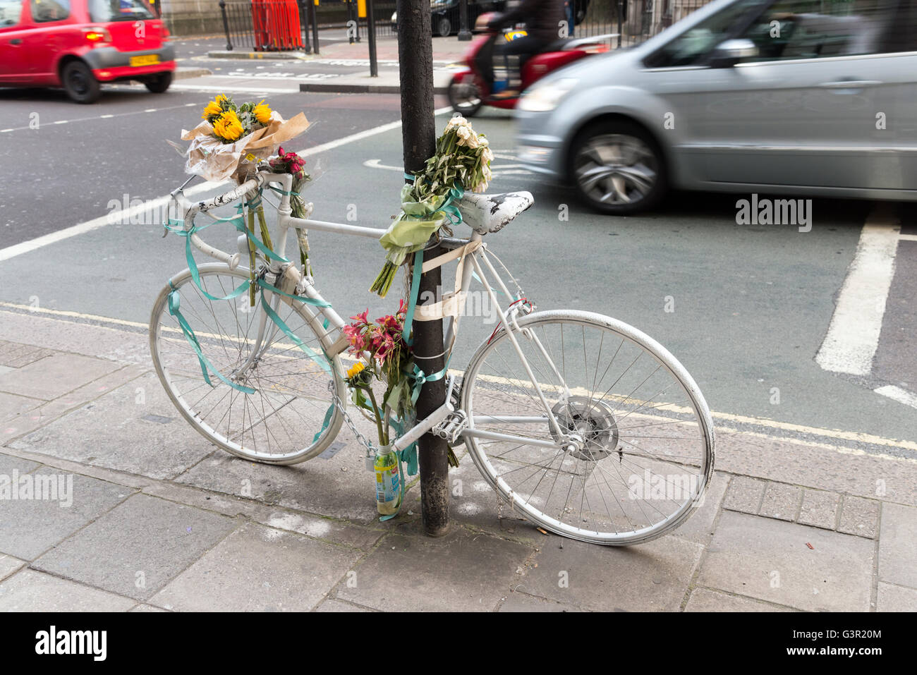 White ghost bicycle bicycle roadside memorial at the spot where a cyclist was killed in a traffic accident, Holborn, London, UK Stock Photo
