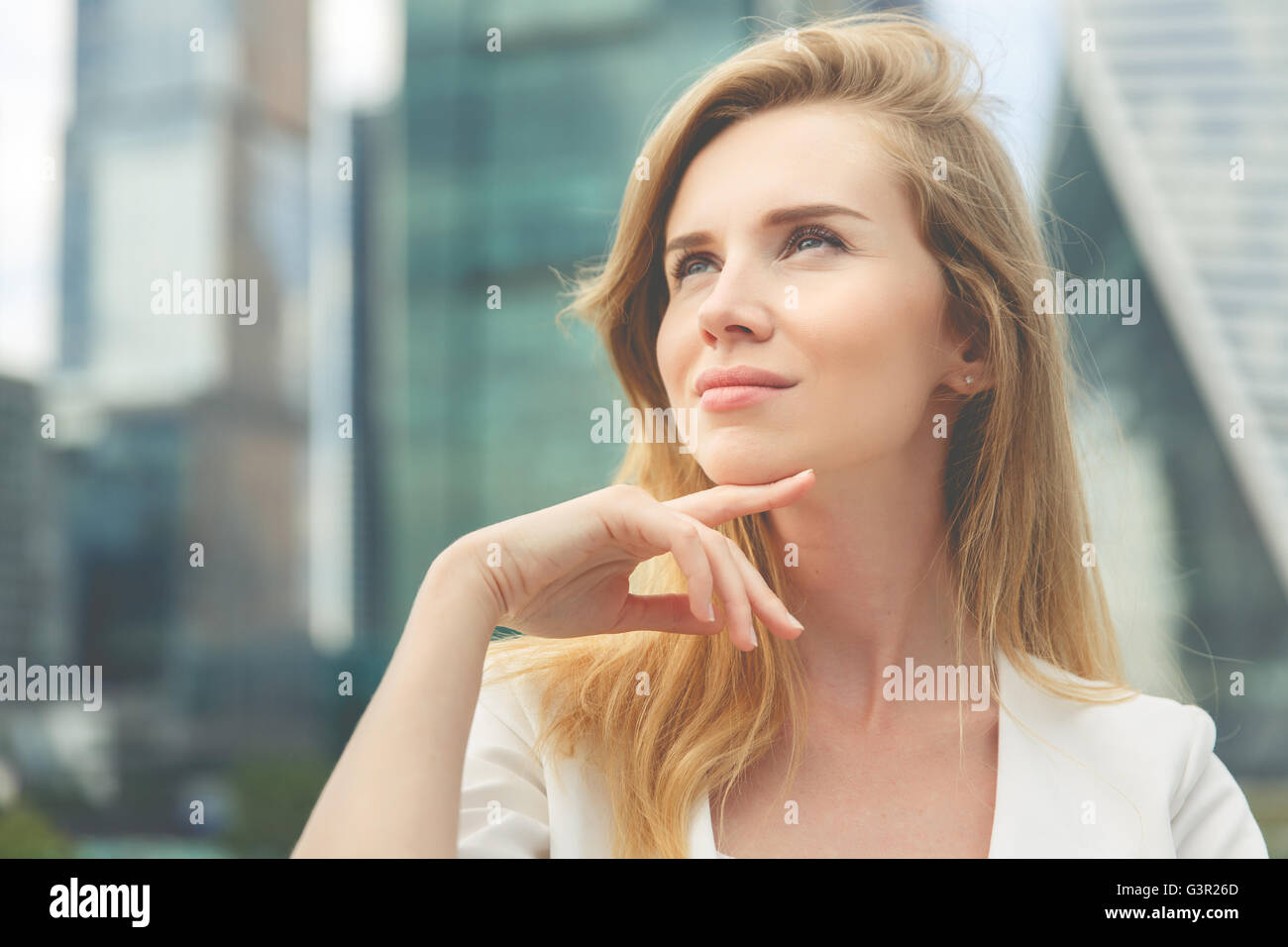 Portrait of a beautiful young business woman Stock Photo - Alamy