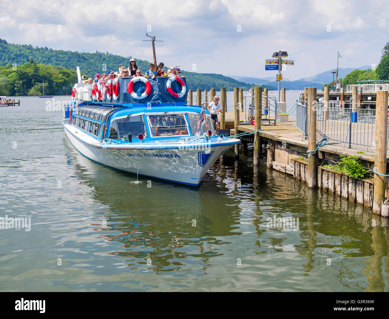 Boat tied to a pier hi-res stock photography and images - Alamy