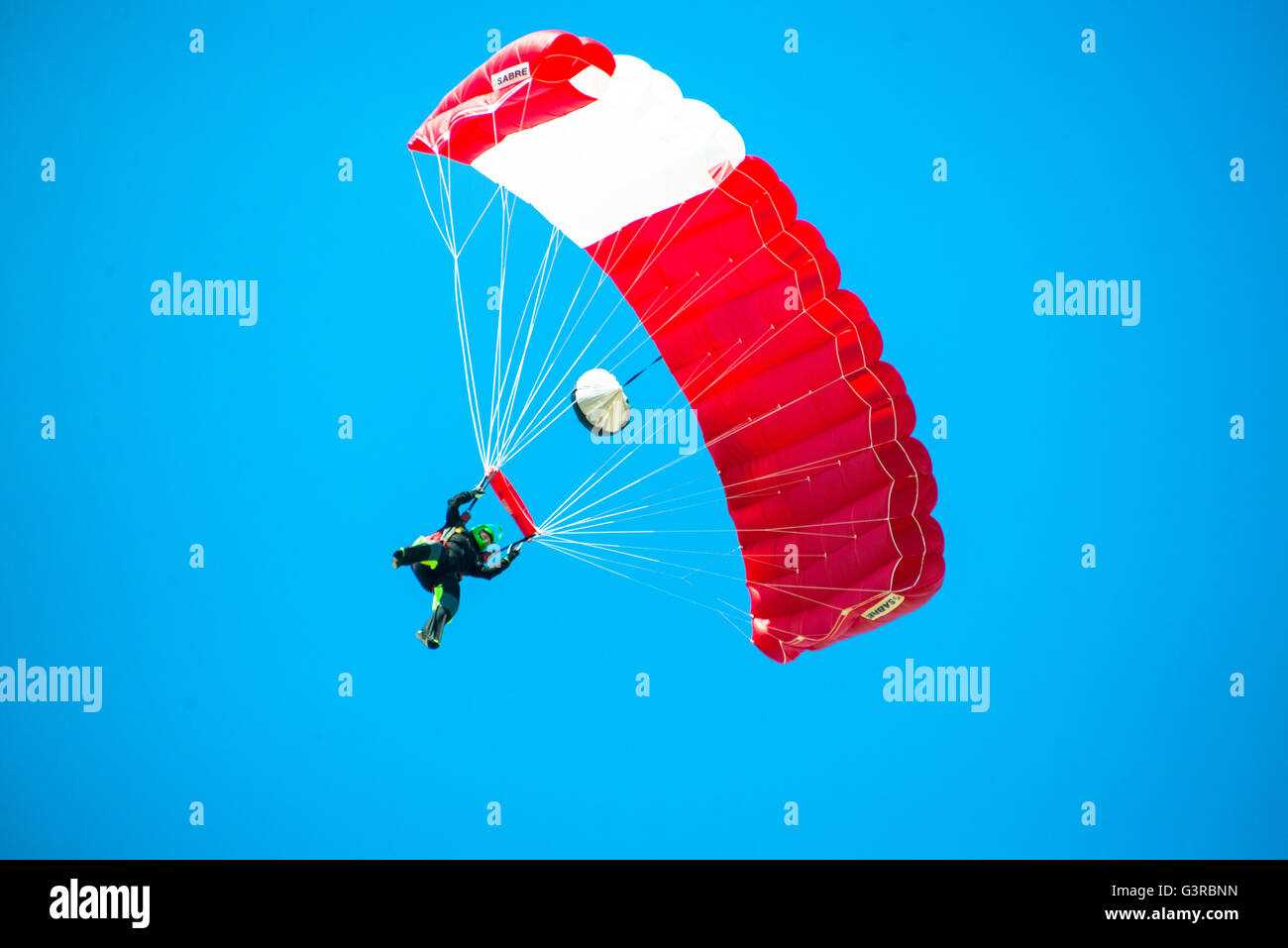 landing parachutist at texel holland Stock Photo Alamy