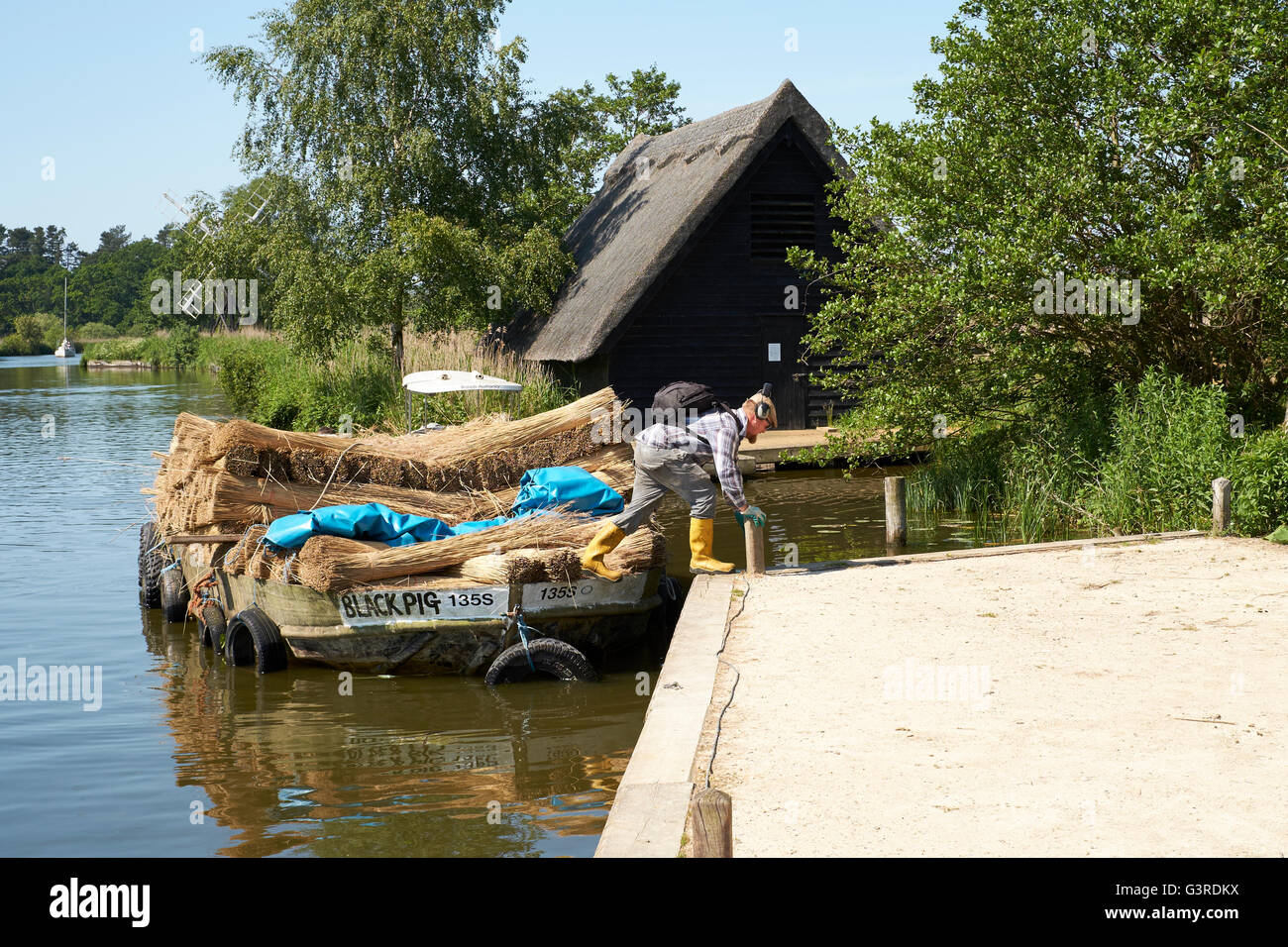 Lighter Boat Stock Photos & Lighter Boat Stock Images Alamy