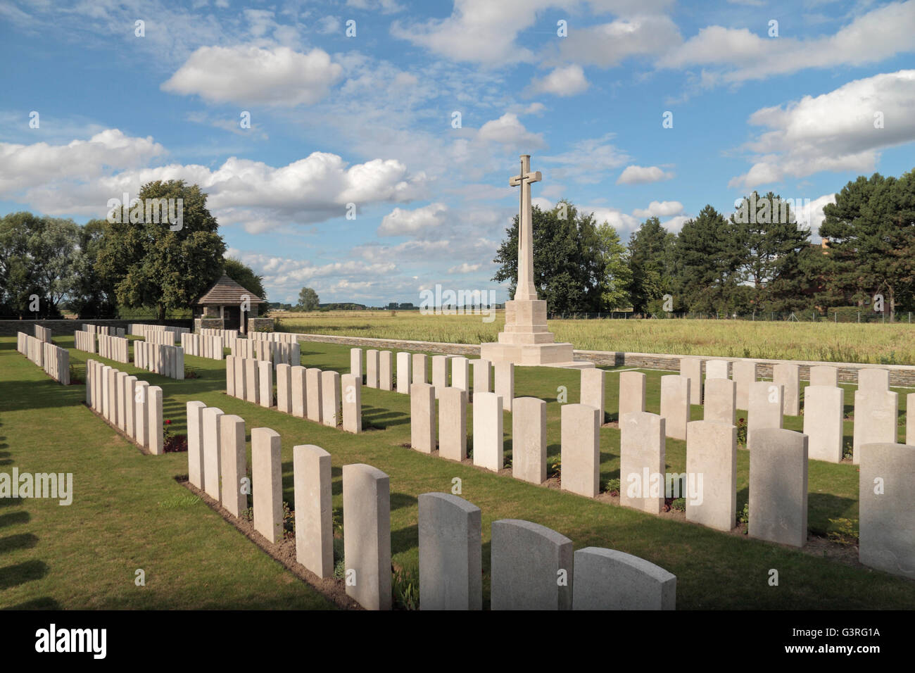 Cross of Sacrifice and headstones in the CWGC Post Office Rifles Cemetery, Festubert, Pas de Calais, France. Stock Photo