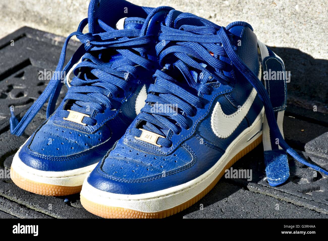 Nike swoosh hi res stock photography and images Page 5 Alamy