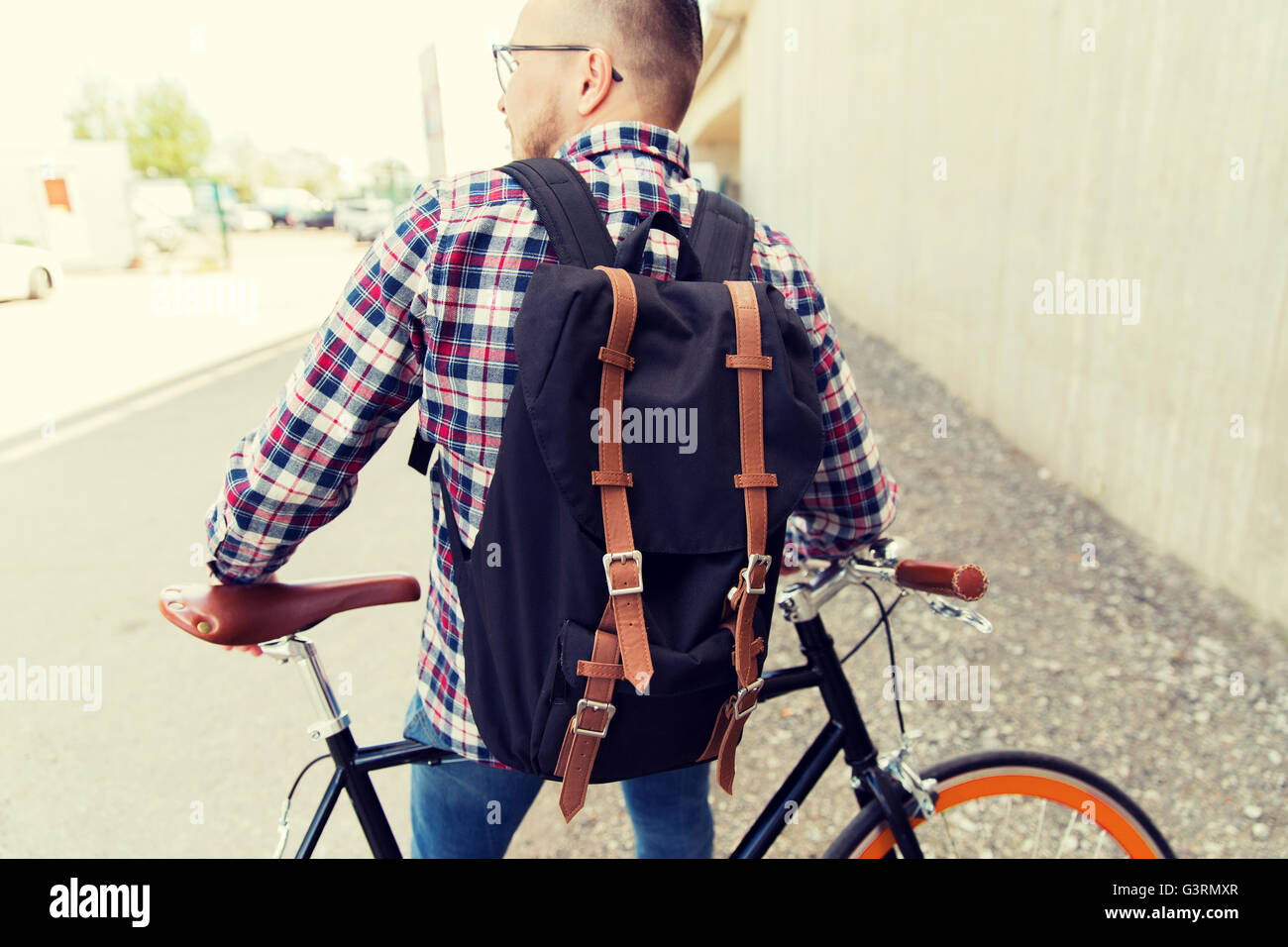 hipster man with fixed gear bike and backpack Stock Photo - Alamy