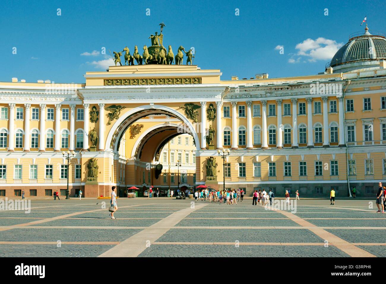 Saint Petersburg Russia. Across Palace Square to double arch of the General Staff Building topped by chariot of winged Victory Stock Photo