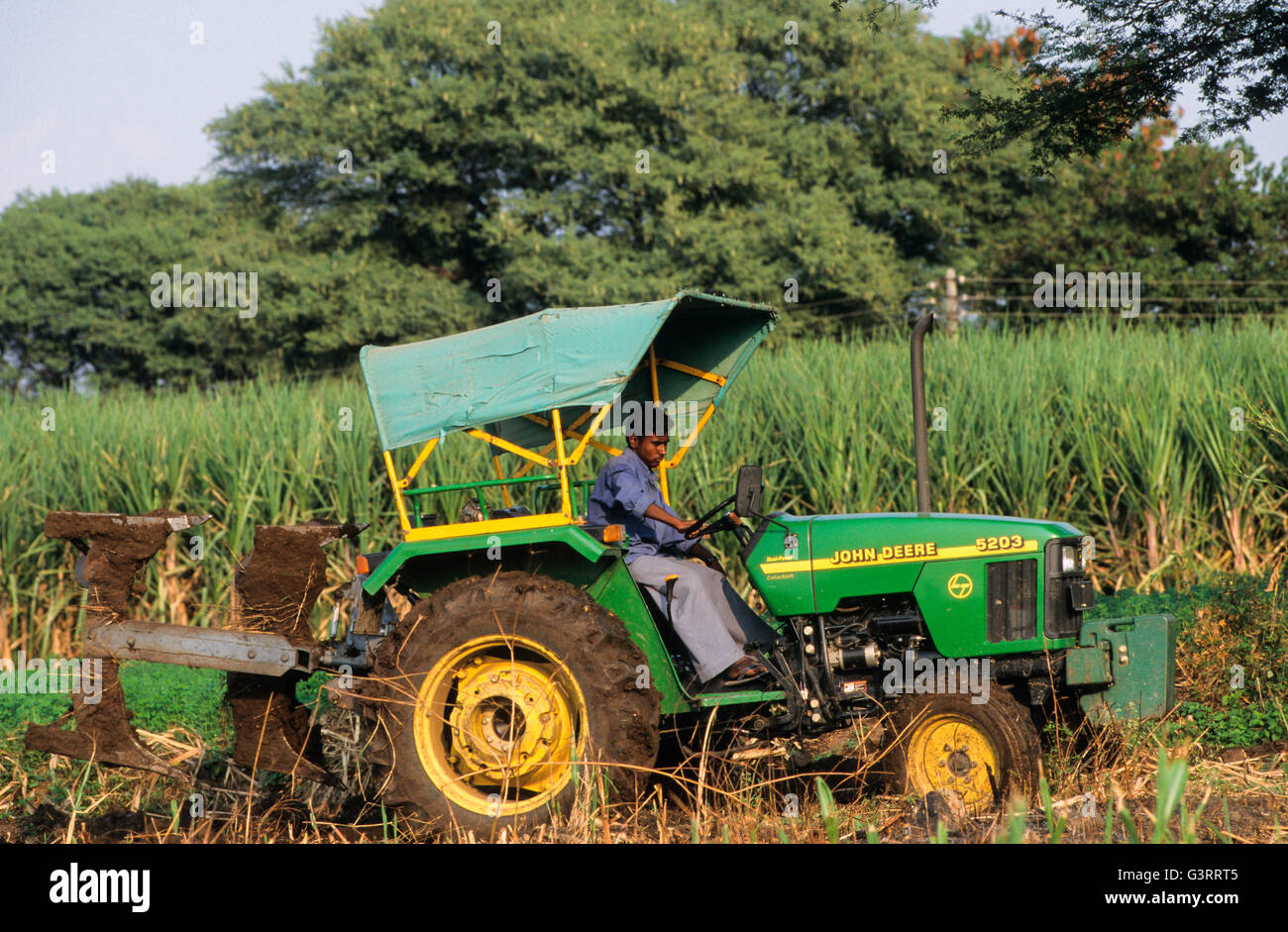 INDIA, Pune, John Deere tractor dealer in village, John Deere tractor
