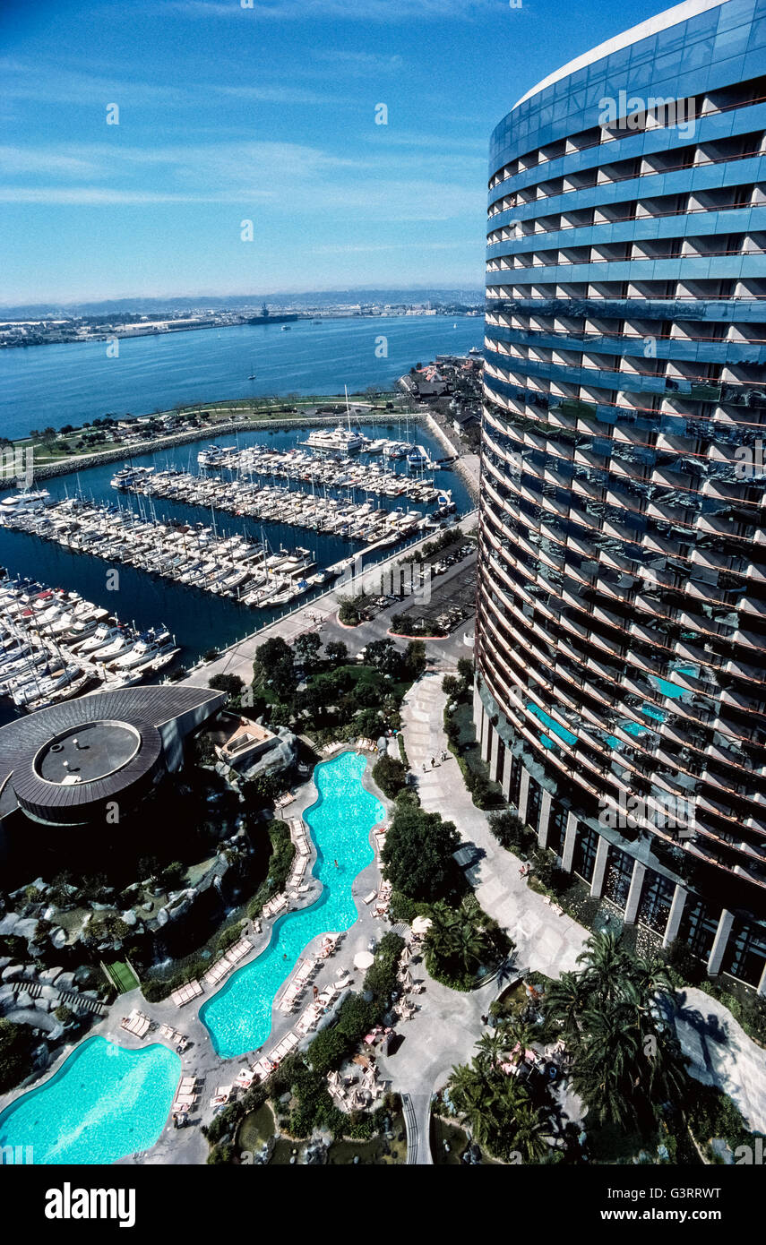 Curving balconies curved hi res - A Curving Facade With Room Balconies Offers Panoramic Views Of San G3RRWT 