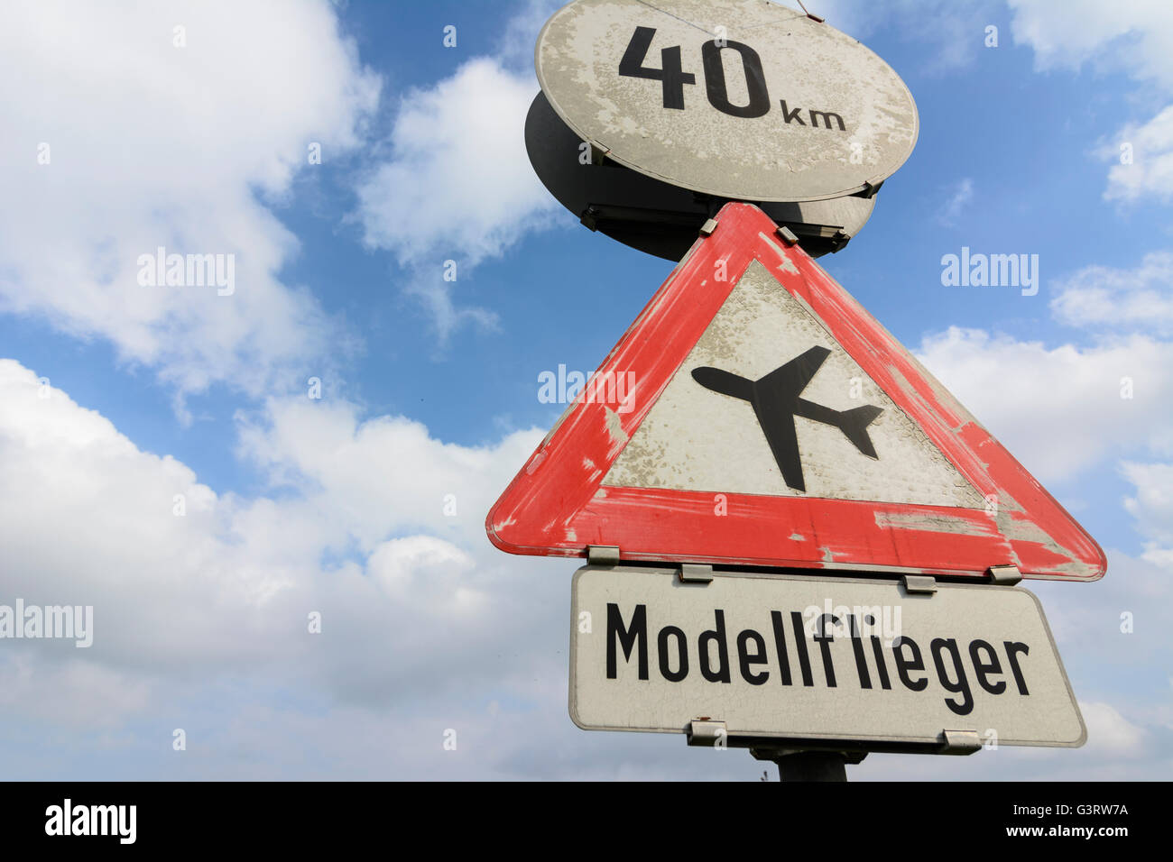 Road sign ' Caution flight operations modeller ', Austria, Niederösterreich, Lower Austria, Donau, Göttlesbrunn-Arbesthal Stock Photo