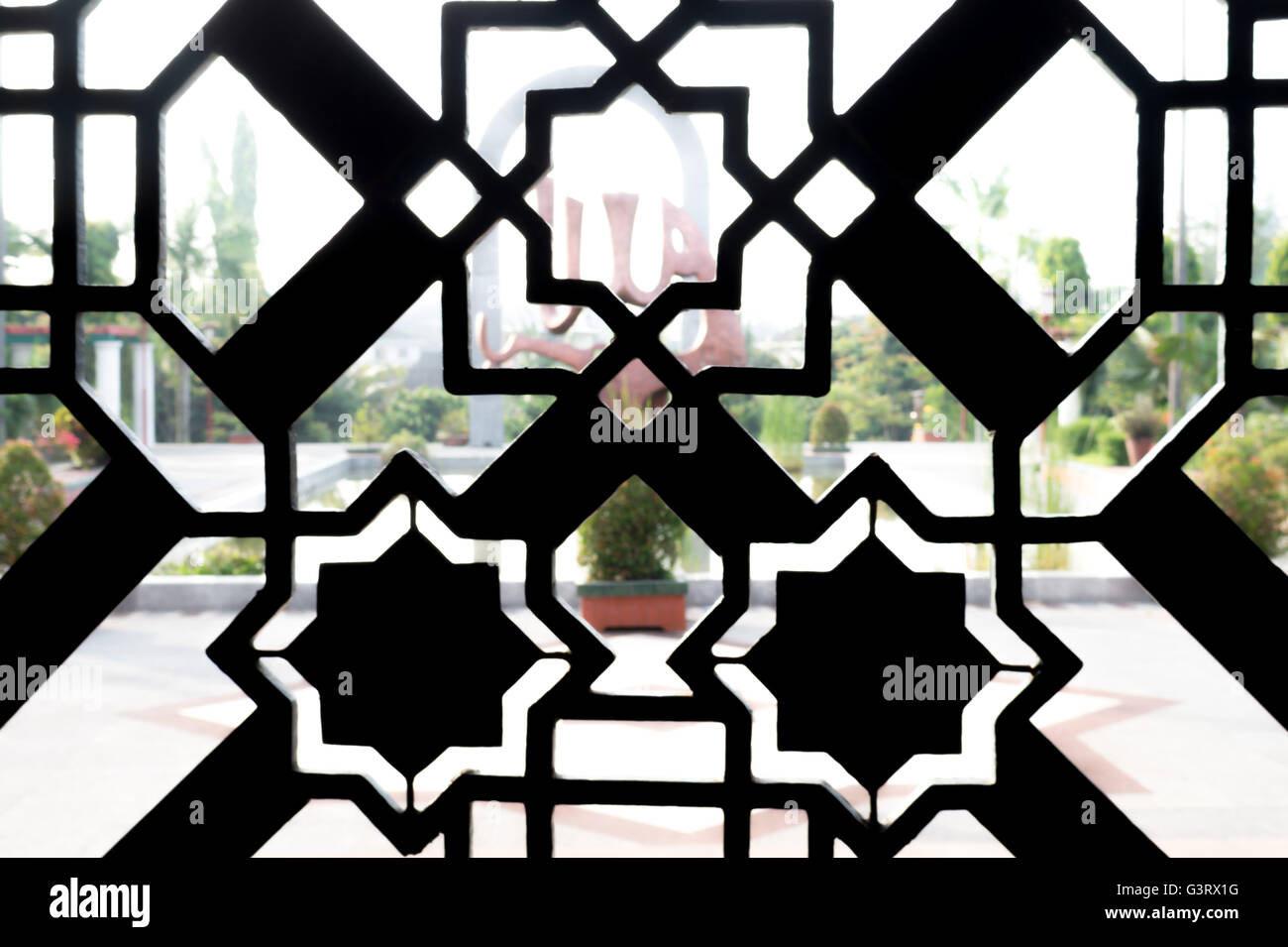 Sillhoutte of Mosque Decoration pattern and texture facing outside Stock Photo