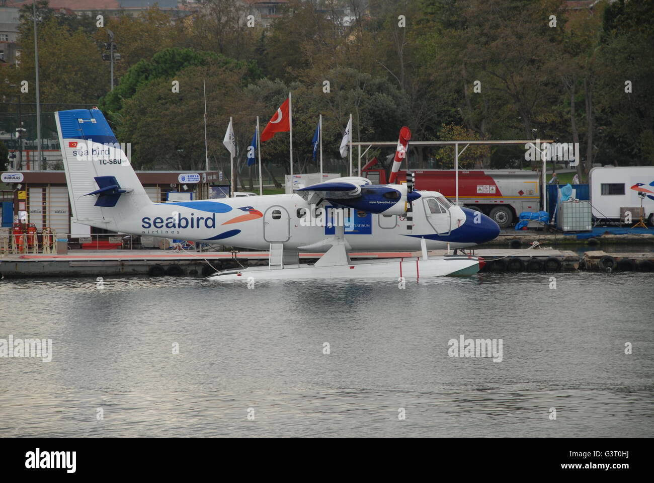 Twin otter aircraft hi-res stock photography and images - Alamy