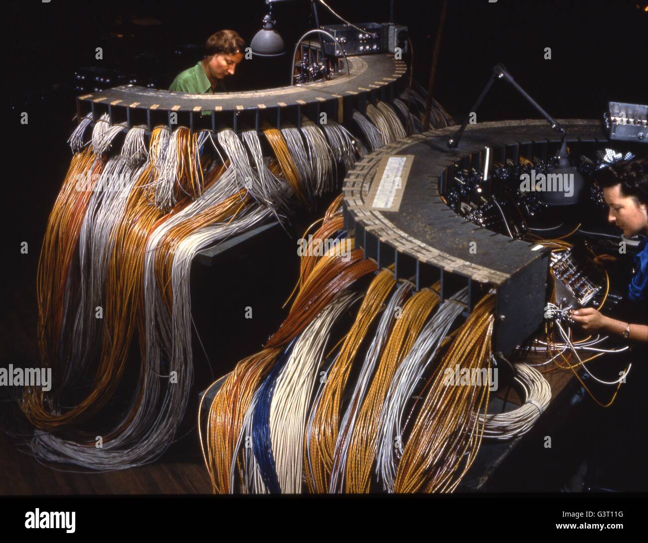 Women factory world war ii hi-res stock photography and images - Alamy