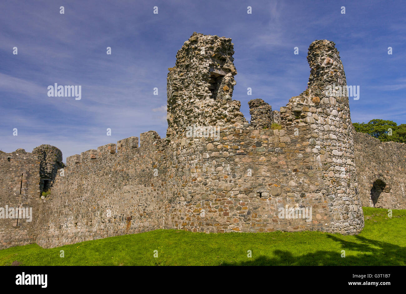 FORT WILLIAM, SCOTLAND Inverlochy Castle ruins Stock Photo Alamy