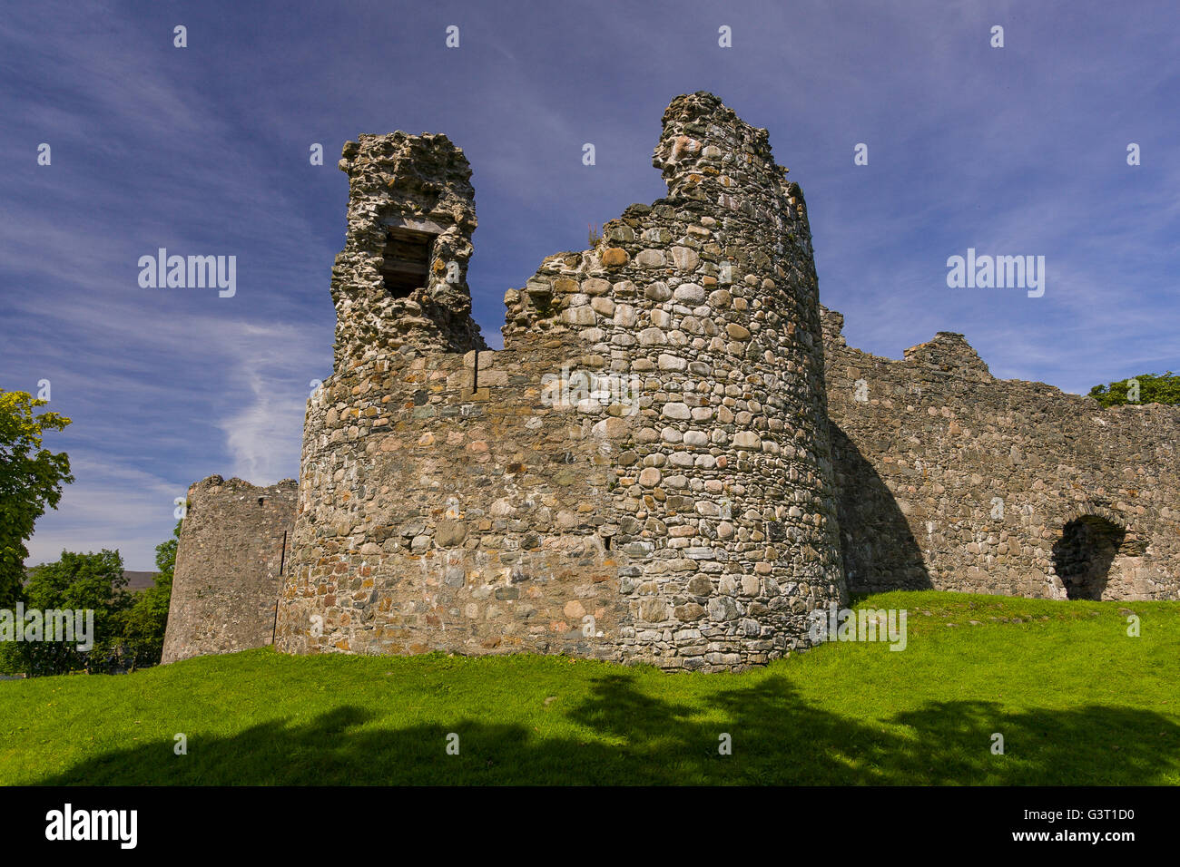 FORT WILLIAM, SCOTLAND Inverlochy Castle ruins Stock Photo Alamy