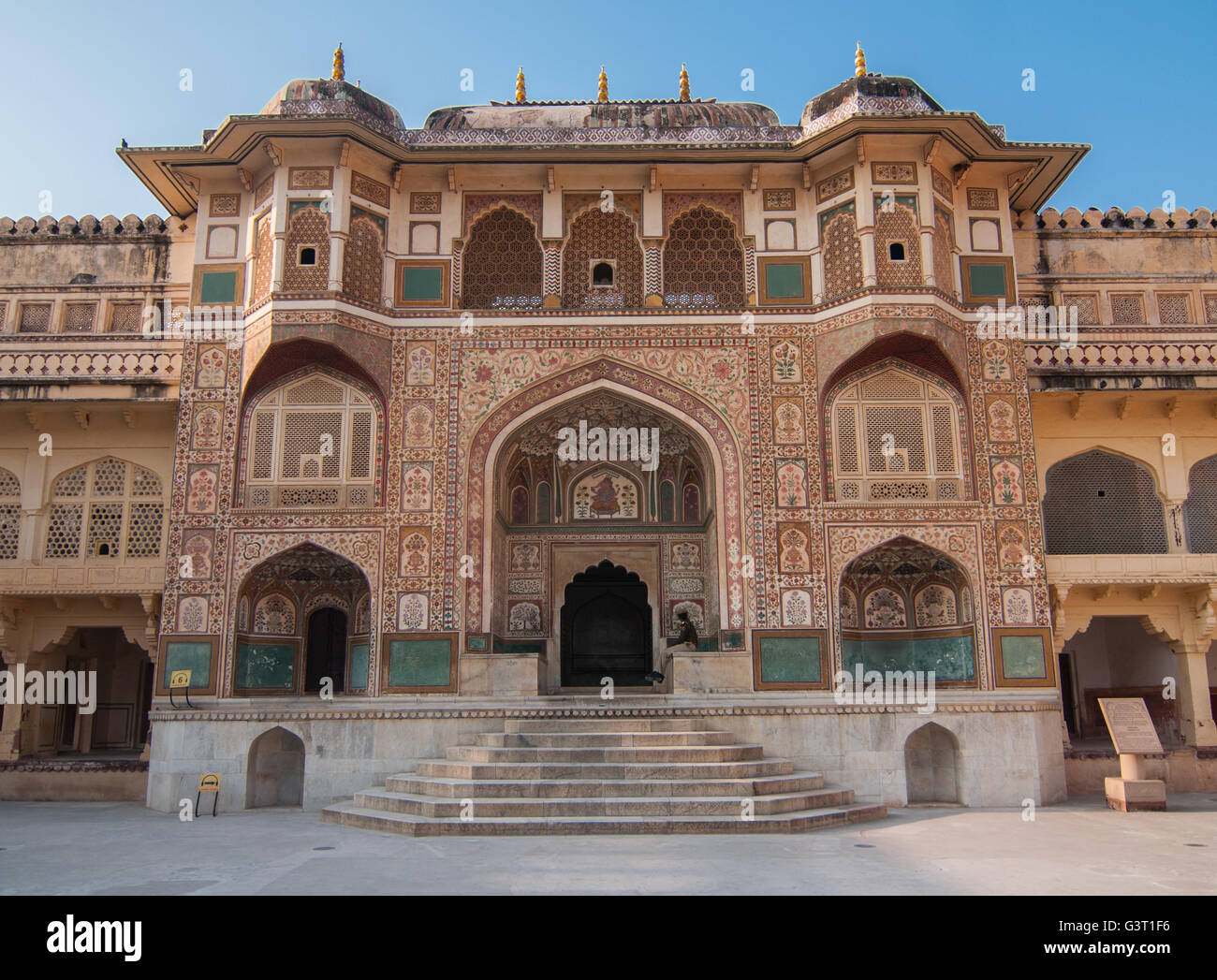 Facade of a palace hi-res stock photography and images - Alamy