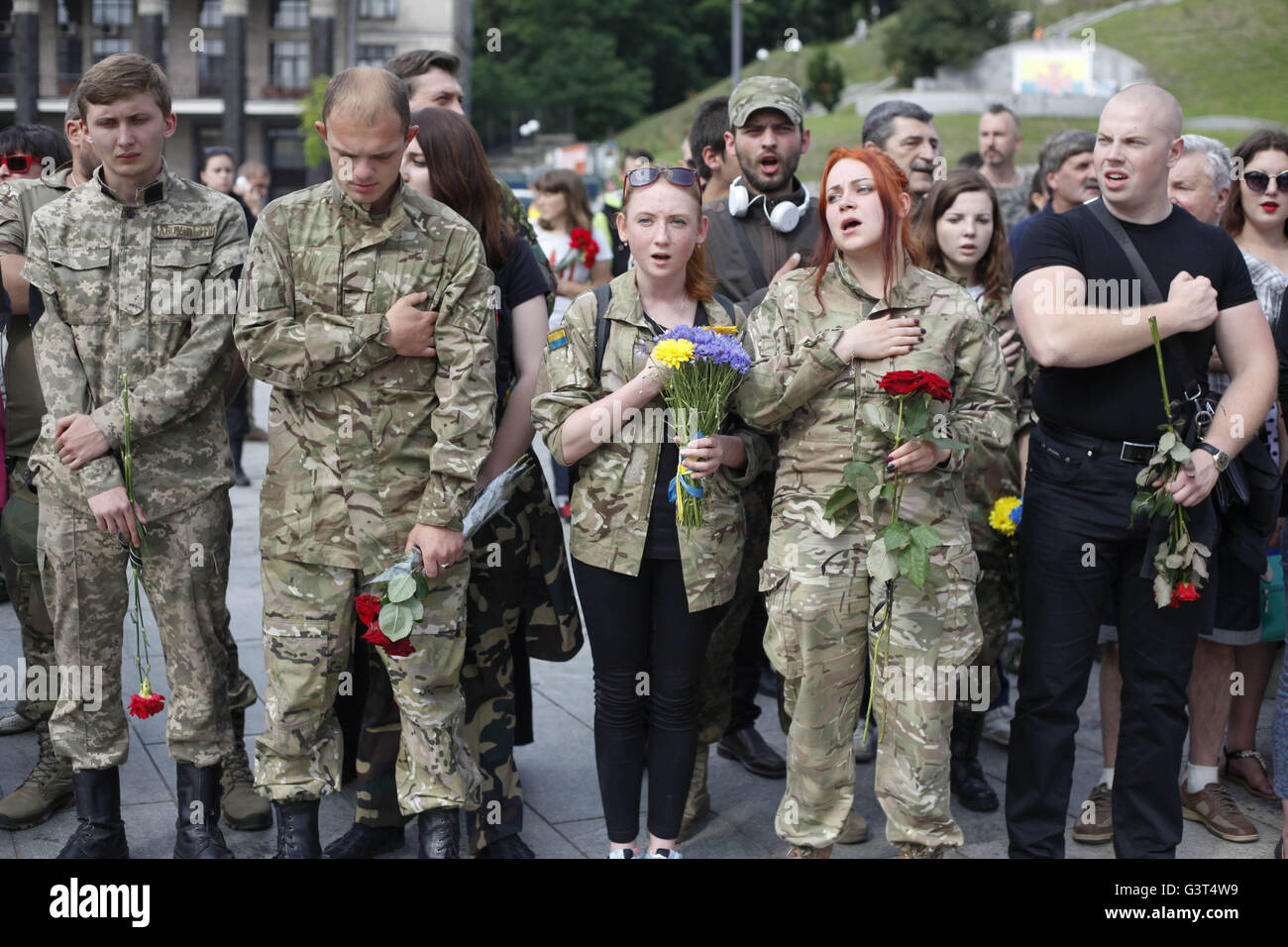 Kiev, Ukraine. 14th June, 2016. Relatives, friends and comrades attend a funeral ceremony for the 'Right Sector' political party fighters Yuri Gnatyuk and Robert Masley, who reportedly were killed in the eastern Ukraine conflict, at the Independence Square in Kiev, Ukraine, 14 June 2016. Pro-Russian rebels attacked Ukrainian army positions in eastern Ukraine 40 times in the past 24 hours, according to the Ukrainian government's official press center for the so-called Anti-Terrorist Operation Credit:  Nazar Furyk/ZUMA Wire/Alamy Live News Stock Photo