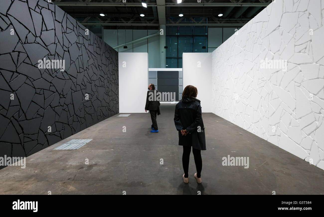 Basel, Switzerland. 14 June, 2016. Visitors inside the installation 'Black Styrofoam on Black Wall / White Styrofoam on White Wall' by Sol LeWitt at the private view of the modern art show 'Art Basel 2016' in Basel, Switzerland. With 280 galleries showing works from 4,000 artists, Art Basel is one of the world's largest and most spectacular gatherings for contemporary and modern art. In 2015, the show in Basel (which also has offshoots in Hong Kong and Miami) attracted 98,000 visitors from all over the world. Credit:  Erik Tham/Alamy Live News Stock Photo